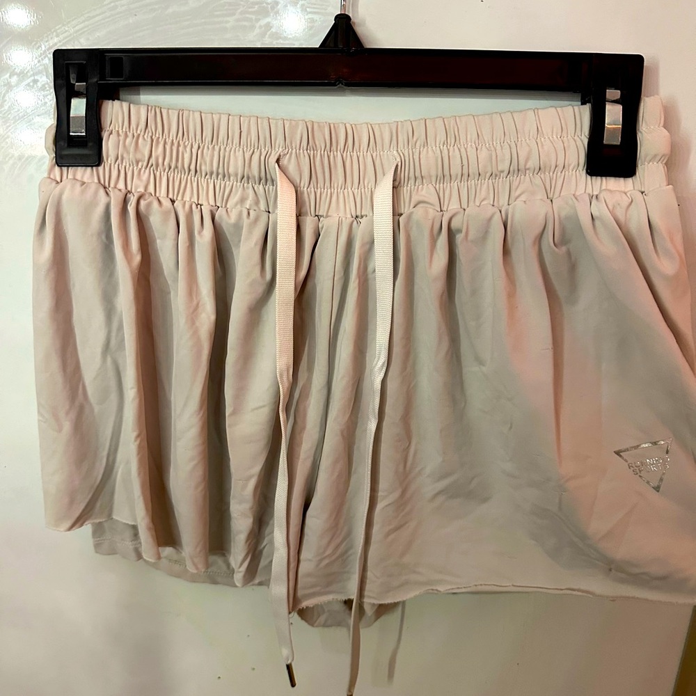 gray shorts, large